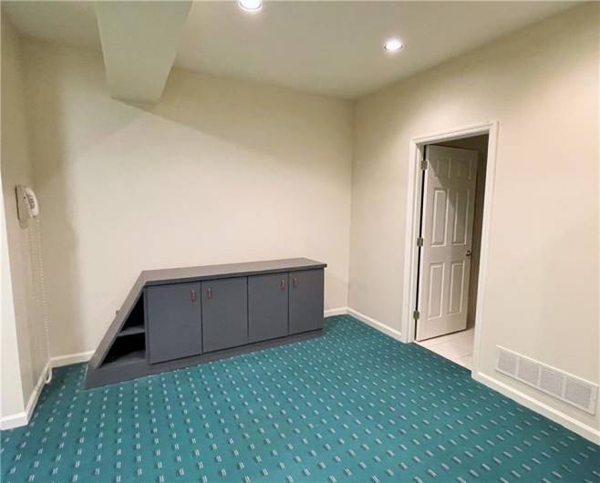 250 PORTMAN LANE, Bridgeville, PA 15017, 3 Bedrooms Bedrooms, 11 Rooms Rooms,3.1 BathroomsBathrooms,Residential,For Sale,PORTMAN LANE,0,1711507