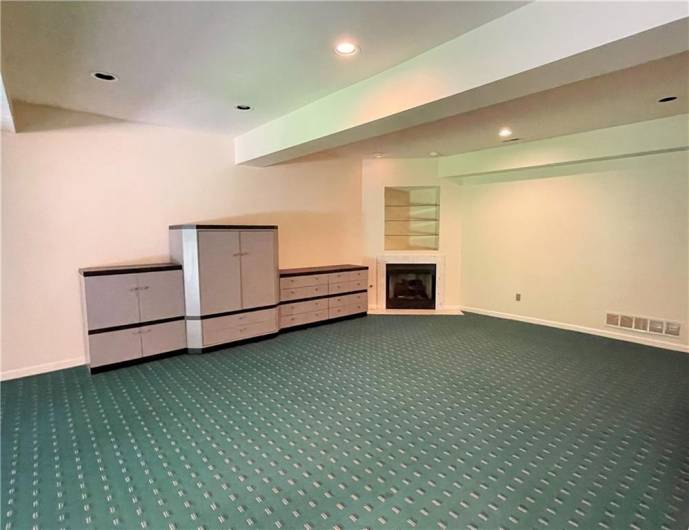 250 PORTMAN LANE, Bridgeville, PA 15017, 3 Bedrooms Bedrooms, 11 Rooms Rooms,3.1 BathroomsBathrooms,Residential,For Sale,PORTMAN LANE,0,1711507