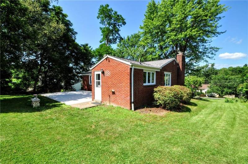 1004 Old Washington Rd, Canonsburg, PA 15317, 3 Bedrooms Bedrooms, 9 Rooms Rooms,2 BathroomsBathrooms,Residential,For Sale,Old Washington Rd,0,1711535