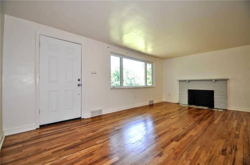 1004 Old Washington Rd, Canonsburg, PA 15317, 3 Bedrooms Bedrooms, 9 Rooms Rooms,2 BathroomsBathrooms,Residential,For Sale,Old Washington Rd,0,1711535