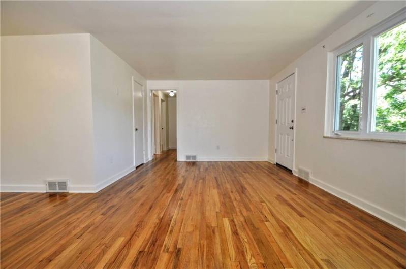 1004 Old Washington Rd, Canonsburg, PA 15317, 3 Bedrooms Bedrooms, 9 Rooms Rooms,2 BathroomsBathrooms,Residential,For Sale,Old Washington Rd,0,1711535