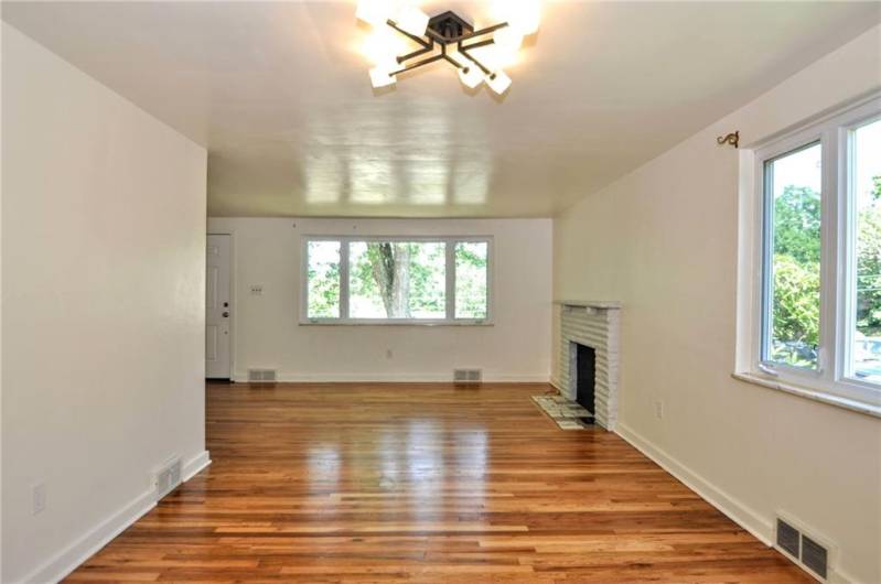 1004 Old Washington Rd, Canonsburg, PA 15317, 3 Bedrooms Bedrooms, 9 Rooms Rooms,2 BathroomsBathrooms,Residential,For Sale,Old Washington Rd,0,1711535