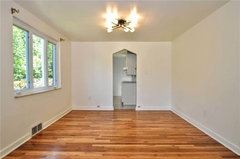 1004 Old Washington Rd, Canonsburg, PA 15317, 3 Bedrooms Bedrooms, 9 Rooms Rooms,2 BathroomsBathrooms,Residential,For Sale,Old Washington Rd,0,1711535