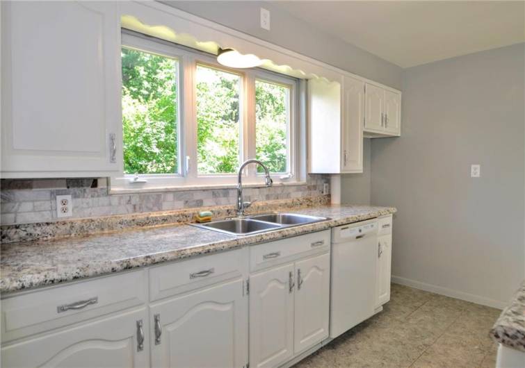 1004 Old Washington Rd, Canonsburg, PA 15317, 3 Bedrooms Bedrooms, 9 Rooms Rooms,2 BathroomsBathrooms,Residential,For Sale,Old Washington Rd,0,1711535