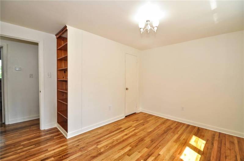 1004 Old Washington Rd, Canonsburg, PA 15317, 3 Bedrooms Bedrooms, 9 Rooms Rooms,2 BathroomsBathrooms,Residential,For Sale,Old Washington Rd,0,1711535