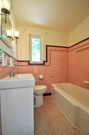 1004 Old Washington Rd, Canonsburg, PA 15317, 3 Bedrooms Bedrooms, 9 Rooms Rooms,2 BathroomsBathrooms,Residential,For Sale,Old Washington Rd,0,1711535