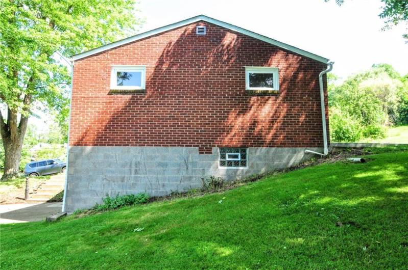 1004 Old Washington Rd, Canonsburg, PA 15317, 3 Bedrooms Bedrooms, 9 Rooms Rooms,2 BathroomsBathrooms,Residential,For Sale,Old Washington Rd,0,1711535