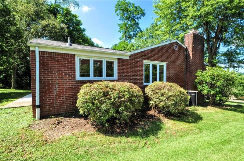 1004 Old Washington Rd, Canonsburg, PA 15317, 3 Bedrooms Bedrooms, 9 Rooms Rooms,2 BathroomsBathrooms,Residential,For Sale,Old Washington Rd,0,1711535