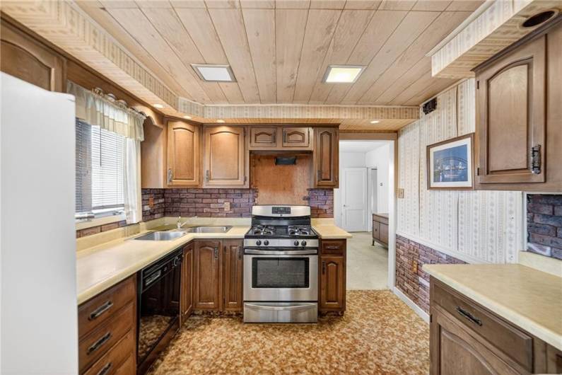 214 Bronx Ave, Pittsburgh, PA 15229, 2 Bedrooms Bedrooms, 6 Rooms Rooms,2 BathroomsBathrooms,Residential,For Sale,Bronx Ave,0,1711652