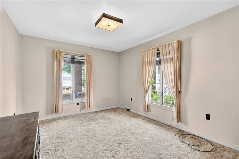 214 Bronx Ave, Pittsburgh, PA 15229, 2 Bedrooms Bedrooms, 6 Rooms Rooms,2 BathroomsBathrooms,Residential,For Sale,Bronx Ave,0,1711652