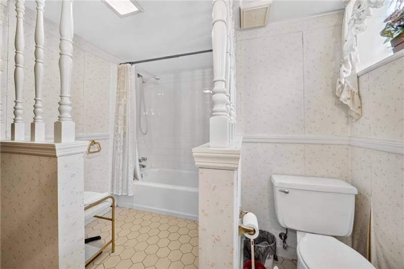 214 Bronx Ave, Pittsburgh, PA 15229, 2 Bedrooms Bedrooms, 6 Rooms Rooms,2 BathroomsBathrooms,Residential,For Sale,Bronx Ave,0,1711652