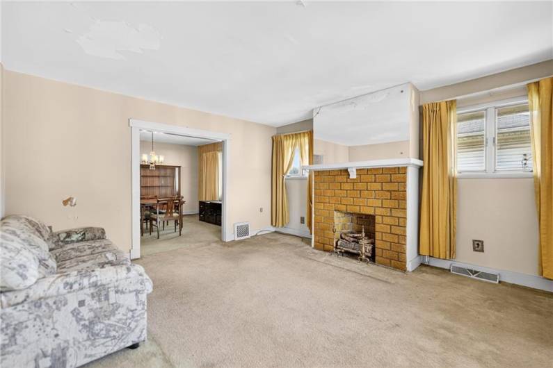 214 Bronx Ave, Pittsburgh, PA 15229, 2 Bedrooms Bedrooms, 6 Rooms Rooms,2 BathroomsBathrooms,Residential,For Sale,Bronx Ave,0,1711652