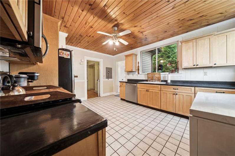 1035 Linden Road, Eighty Four, PA 15330, 4 Bedrooms Bedrooms, 9 Rooms Rooms,2.1 BathroomsBathrooms,Residential,For Sale,Linden Road,0,1711713