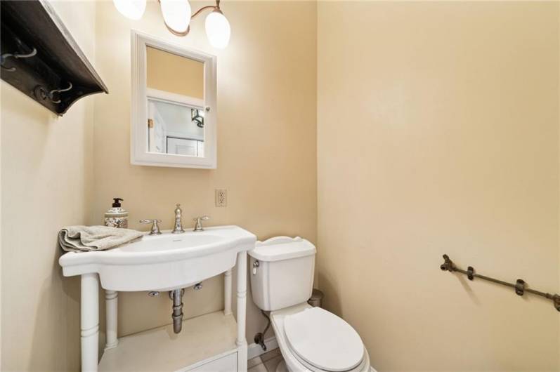 1035 Linden Road, Eighty Four, PA 15330, 4 Bedrooms Bedrooms, 9 Rooms Rooms,2.1 BathroomsBathrooms,Residential,For Sale,Linden Road,0,1711713