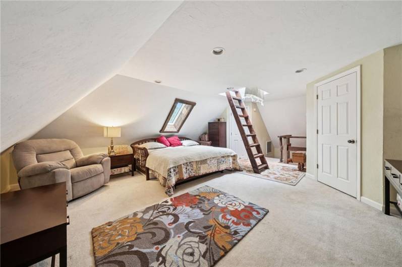 1035 Linden Road, Eighty Four, PA 15330, 4 Bedrooms Bedrooms, 9 Rooms Rooms,2.1 BathroomsBathrooms,Residential,For Sale,Linden Road,0,1711713