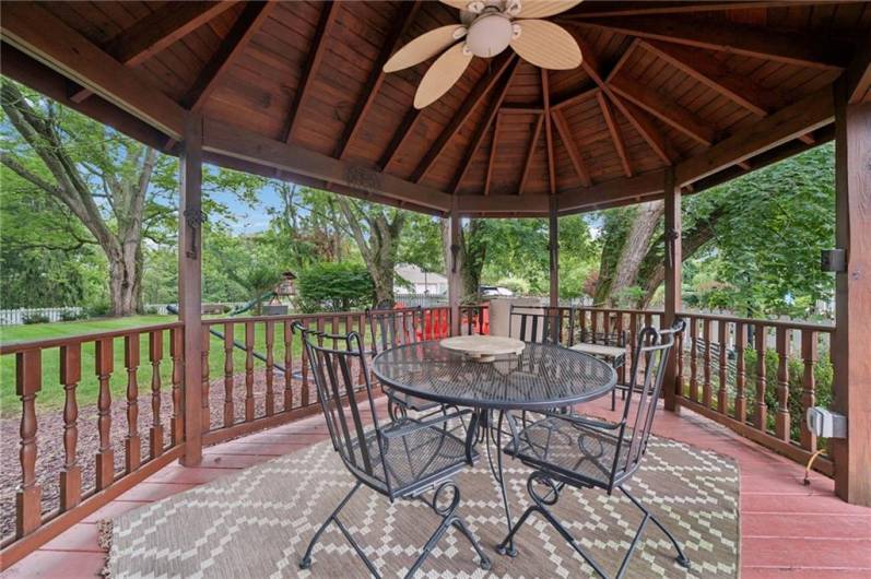 1035 Linden Road, Eighty Four, PA 15330, 4 Bedrooms Bedrooms, 9 Rooms Rooms,2.1 BathroomsBathrooms,Residential,For Sale,Linden Road,0,1711713