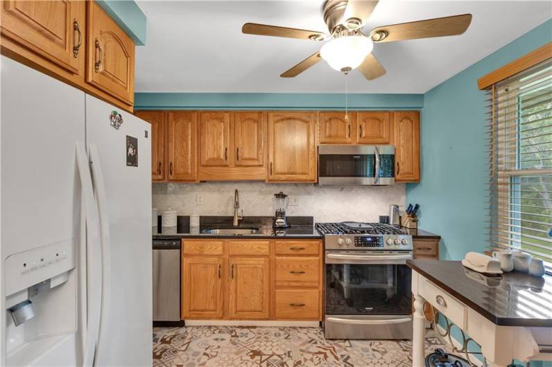 962 Cedarwood, Pittsburgh, PA 15235, 3 Bedrooms Bedrooms, 8 Rooms Rooms,1.1 BathroomsBathrooms,Residential,For Sale,Cedarwood,0,1711741
