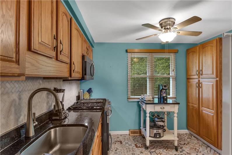 Nice addition to the kitchen is the built in Pantry and rolling island cart
