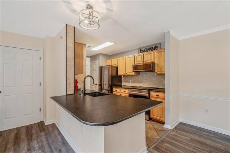 5002 Lenox Oval, Pittsburgh, PA 15237, 2 Bedrooms Bedrooms, 7 Rooms Rooms,2 BathroomsBathrooms,Residential,For Sale,Lenox Oval,0,1711796