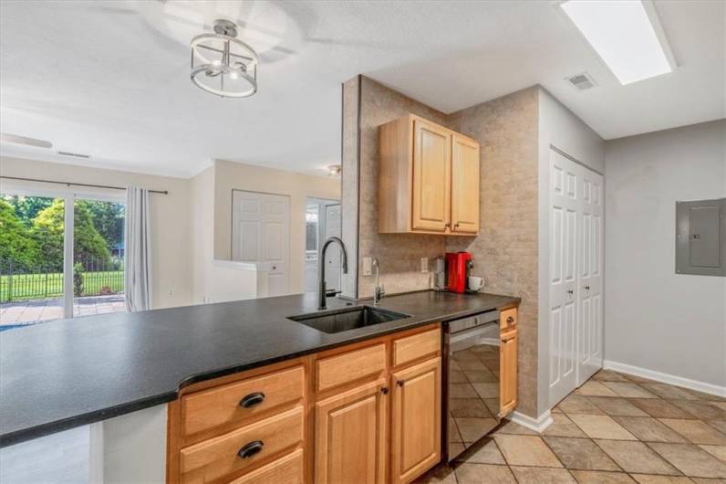 5002 Lenox Oval, Pittsburgh, PA 15237, 2 Bedrooms Bedrooms, 7 Rooms Rooms,2 BathroomsBathrooms,Residential,For Sale,Lenox Oval,0,1711796