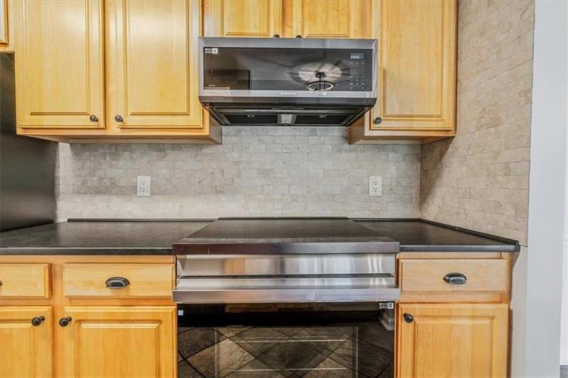 5002 Lenox Oval, Pittsburgh, PA 15237, 2 Bedrooms Bedrooms, 7 Rooms Rooms,2 BathroomsBathrooms,Residential,For Sale,Lenox Oval,0,1711796