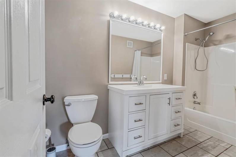 5002 Lenox Oval, Pittsburgh, PA 15237, 2 Bedrooms Bedrooms, 7 Rooms Rooms,2 BathroomsBathrooms,Residential,For Sale,Lenox Oval,0,1711796
