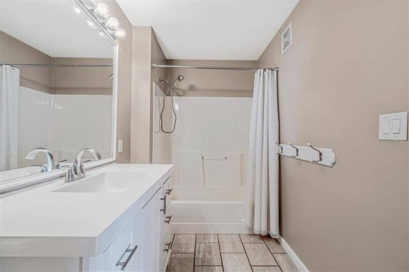 5002 Lenox Oval, Pittsburgh, PA 15237, 2 Bedrooms Bedrooms, 7 Rooms Rooms,2 BathroomsBathrooms,Residential,For Sale,Lenox Oval,0,1711796