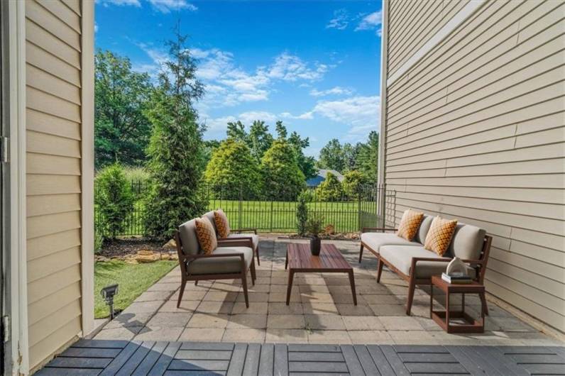 5002 Lenox Oval, Pittsburgh, PA 15237, 2 Bedrooms Bedrooms, 7 Rooms Rooms,2 BathroomsBathrooms,Residential,For Sale,Lenox Oval,0,1711796