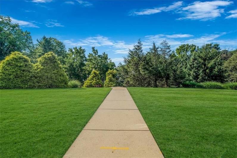 5002 Lenox Oval, Pittsburgh, PA 15237, 2 Bedrooms Bedrooms, 7 Rooms Rooms,2 BathroomsBathrooms,Residential,For Sale,Lenox Oval,0,1711796