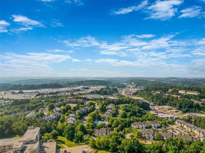 5002 Lenox Oval, Pittsburgh, PA 15237, 2 Bedrooms Bedrooms, 7 Rooms Rooms,2 BathroomsBathrooms,Residential,For Sale,Lenox Oval,0,1711796