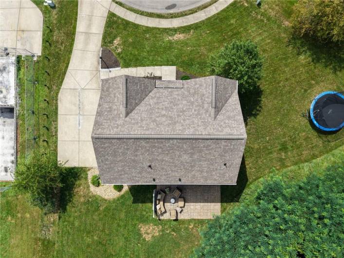Large, flat side yard!