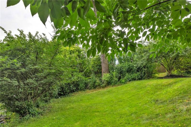1331 Blue Jay Dr, Pittsburgh, PA 15243, 4 Bedrooms Bedrooms, 8 Rooms Rooms,2 BathroomsBathrooms,Residential,For Sale,Blue Jay Dr,0,1711814