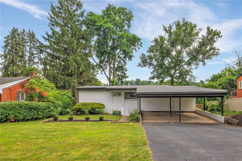 1331 Blue Jay Dr, Pittsburgh, PA 15243, 4 Bedrooms Bedrooms, 8 Rooms Rooms,2 BathroomsBathrooms,Residential,For Sale,Blue Jay Dr,0,1711814