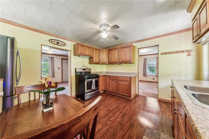 29 Creedmore Rd, Cecil, PA 15321, 2 Bedrooms Bedrooms, 6 Rooms Rooms,1.1 BathroomsBathrooms,Residential,For Sale,Creedmore Rd,0,1711819