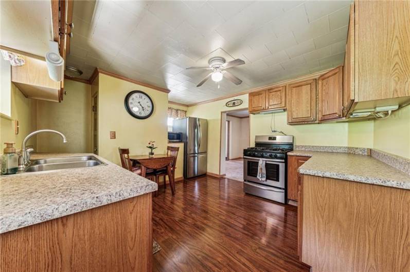 29 Creedmore Rd, Cecil, PA 15321, 2 Bedrooms Bedrooms, 6 Rooms Rooms,1.1 BathroomsBathrooms,Residential,For Sale,Creedmore Rd,0,1711819