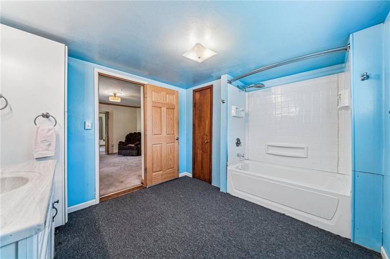 29 Creedmore Rd, Cecil, PA 15321, 2 Bedrooms Bedrooms, 6 Rooms Rooms,1.1 BathroomsBathrooms,Residential,For Sale,Creedmore Rd,0,1711819