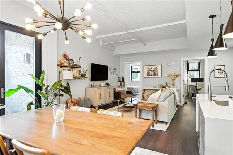 2545 Penn Avenue, Pittsburgh, PA 15222, 2 Bedrooms Bedrooms, 7 Rooms Rooms,2.1 BathroomsBathrooms,Residential,For Sale,Penn Avenue,0,1711860