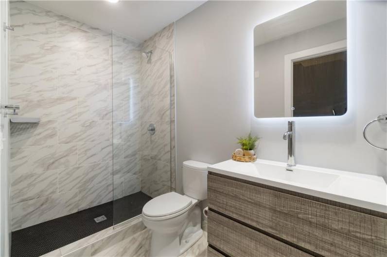 Full bath in guest bedroom
