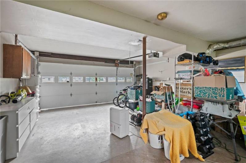 16 Greenville Drive, Greenville, PA 16125, 3 Bedrooms Bedrooms, 8 Rooms Rooms,1.1 BathroomsBathrooms,Residential,For Sale,Greenville Drive,0,1711897