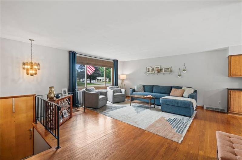 16 Greenville Drive, Greenville, PA 16125, 3 Bedrooms Bedrooms, 8 Rooms Rooms,1.1 BathroomsBathrooms,Residential,For Sale,Greenville Drive,0,1711897