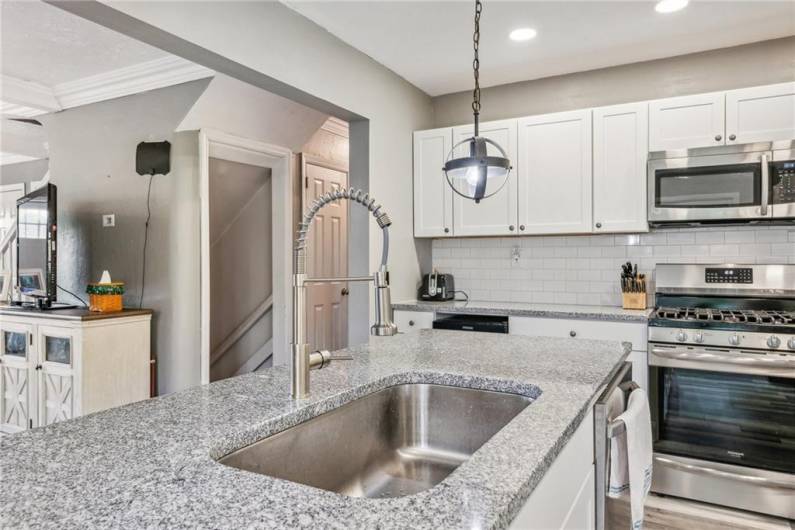 301 Lewis Ave, Jeannette, PA 15644, 4 Bedrooms Bedrooms, 9 Rooms Rooms,2 BathroomsBathrooms,Residential,For Sale,Lewis Ave,0,1668079