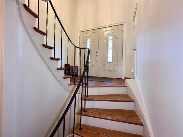 214 Raptor Cir, New Castle, PA 16105, 3 Bedrooms Bedrooms, 11 Rooms Rooms,3 BathroomsBathrooms,Residential,For Sale,Raptor Cir,0,1680791