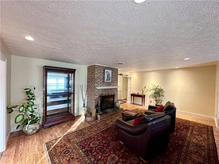 214 Raptor Cir, New Castle, PA 16105, 3 Bedrooms Bedrooms, 11 Rooms Rooms,3 BathroomsBathrooms,Residential,For Sale,Raptor Cir,0,1680791