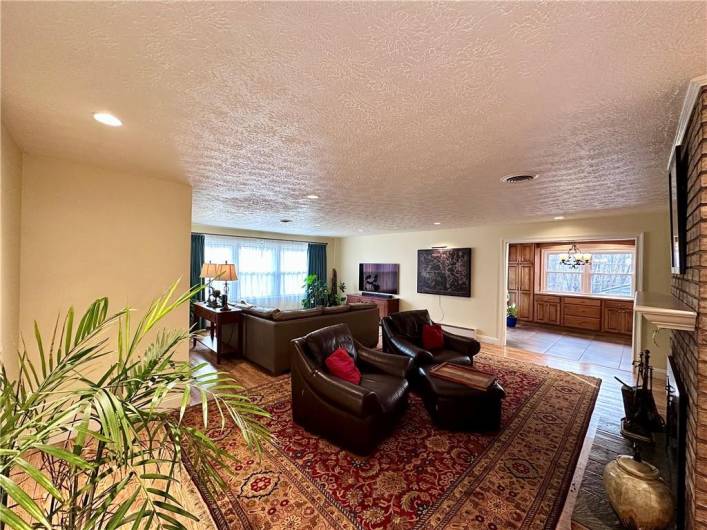 214 Raptor Cir, New Castle, PA 16105, 3 Bedrooms Bedrooms, 11 Rooms Rooms,3 BathroomsBathrooms,Residential,For Sale,Raptor Cir,0,1680791