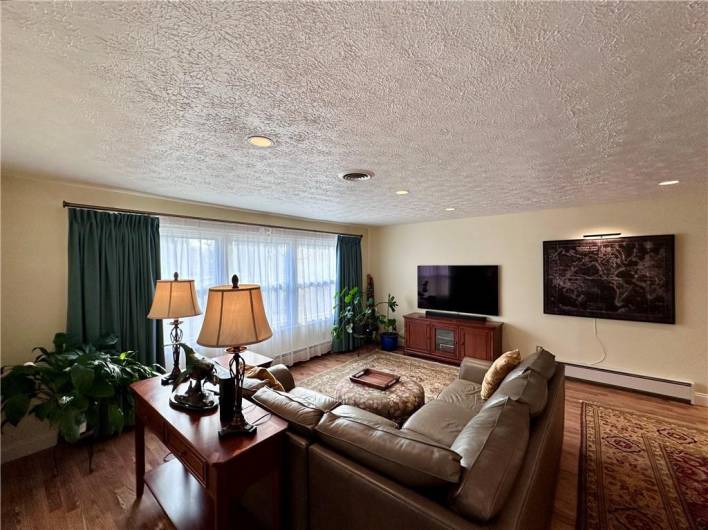 214 Raptor Cir, New Castle, PA 16105, 3 Bedrooms Bedrooms, 11 Rooms Rooms,3 BathroomsBathrooms,Residential,For Sale,Raptor Cir,0,1680791