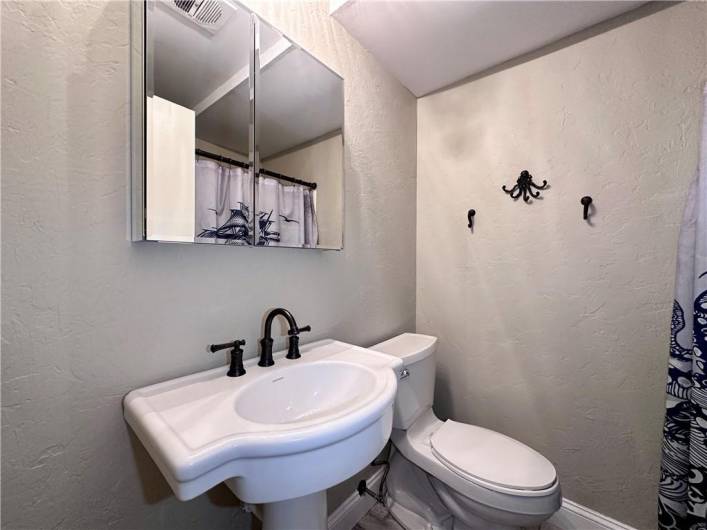 214 Raptor Cir, New Castle, PA 16105, 3 Bedrooms Bedrooms, 11 Rooms Rooms,3 BathroomsBathrooms,Residential,For Sale,Raptor Cir,0,1680791