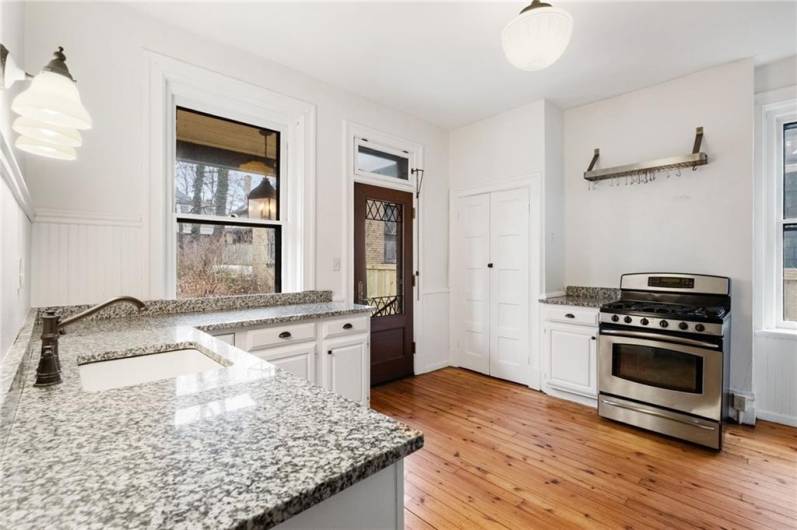 5575 Hampton St, Pittsburgh, PA 15206, 6 Bedrooms Bedrooms, 11 Rooms Rooms,3.1 BathroomsBathrooms,Residential,For Sale,Hampton St,0,1688338