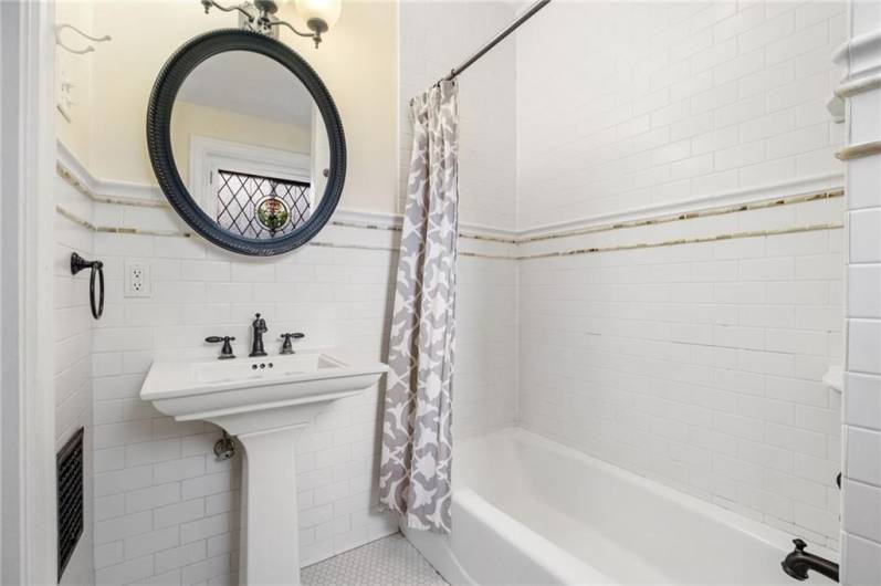 5575 Hampton St, Pittsburgh, PA 15206, 6 Bedrooms Bedrooms, 11 Rooms Rooms,3.1 BathroomsBathrooms,Residential,For Sale,Hampton St,0,1688338