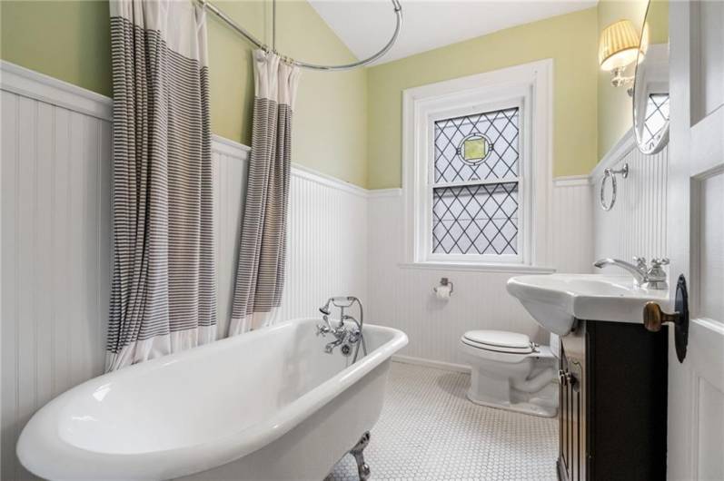 5575 Hampton St, Pittsburgh, PA 15206, 6 Bedrooms Bedrooms, 11 Rooms Rooms,3.1 BathroomsBathrooms,Residential,For Sale,Hampton St,0,1688338