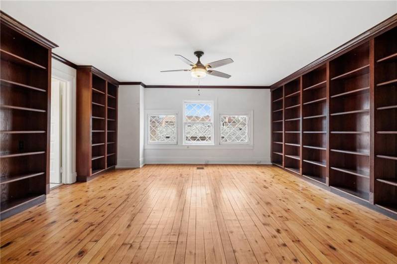 5575 Hampton St, Pittsburgh, PA 15206, 6 Bedrooms Bedrooms, 11 Rooms Rooms,3.1 BathroomsBathrooms,Residential,For Sale,Hampton St,0,1688338